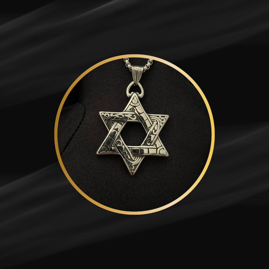 Roman Star Pendant with Chain – Bold & Timeless Design
