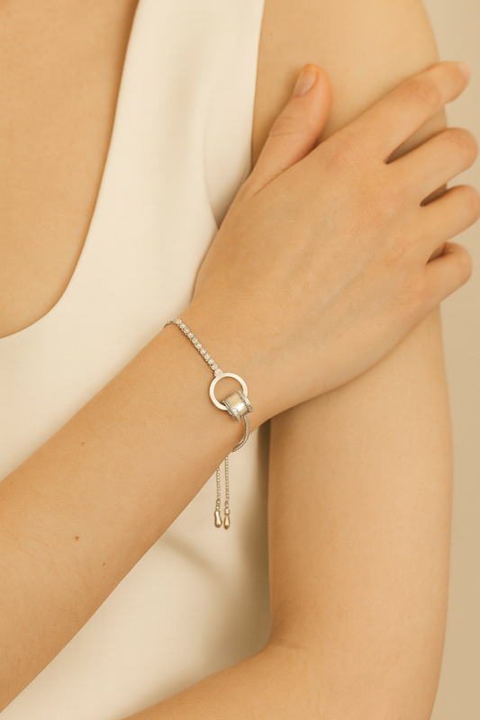 Modern Intertwined Ring Design Adjustable Bracelet