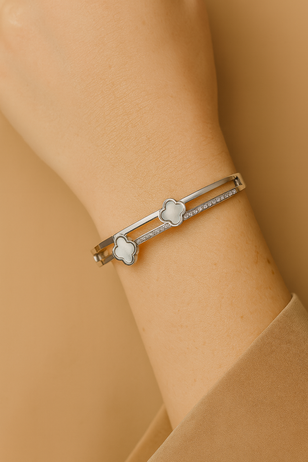 Silver-toned Bracelet with floral motifs and crystal accents