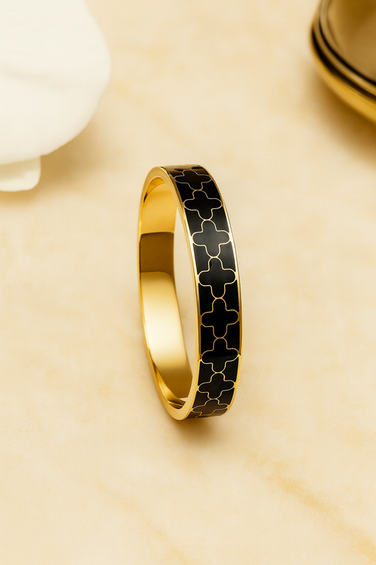 Elegant Clover Pattern Handcuff Bracelet