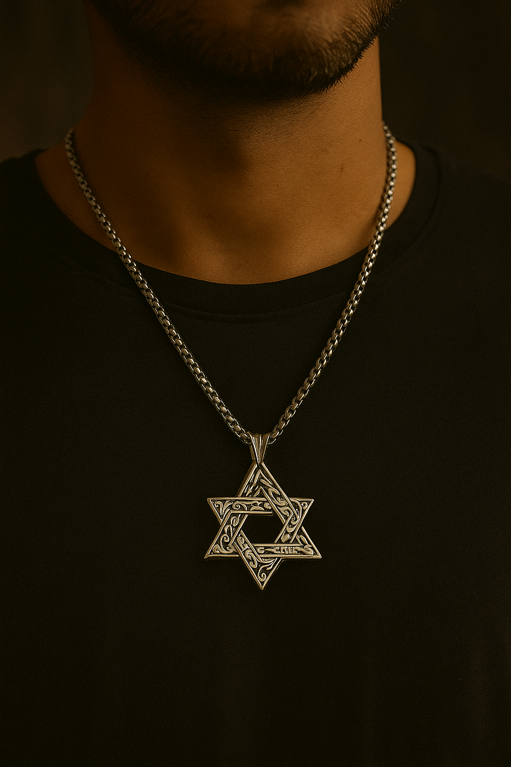 Roman Star Pendant with Chain – Bold & Timeless Design
