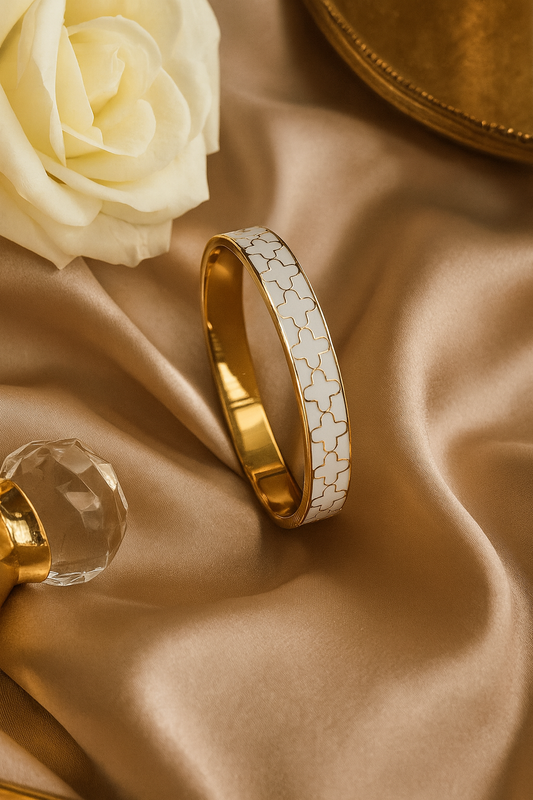 Elegant Clover Pattern Handcuff Bracelet