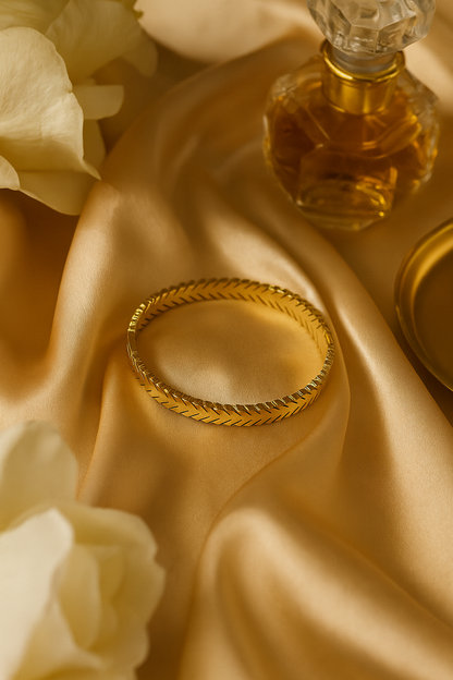 Cutting-Edge Leaf-Inspired Hand Cuff Bracelet,