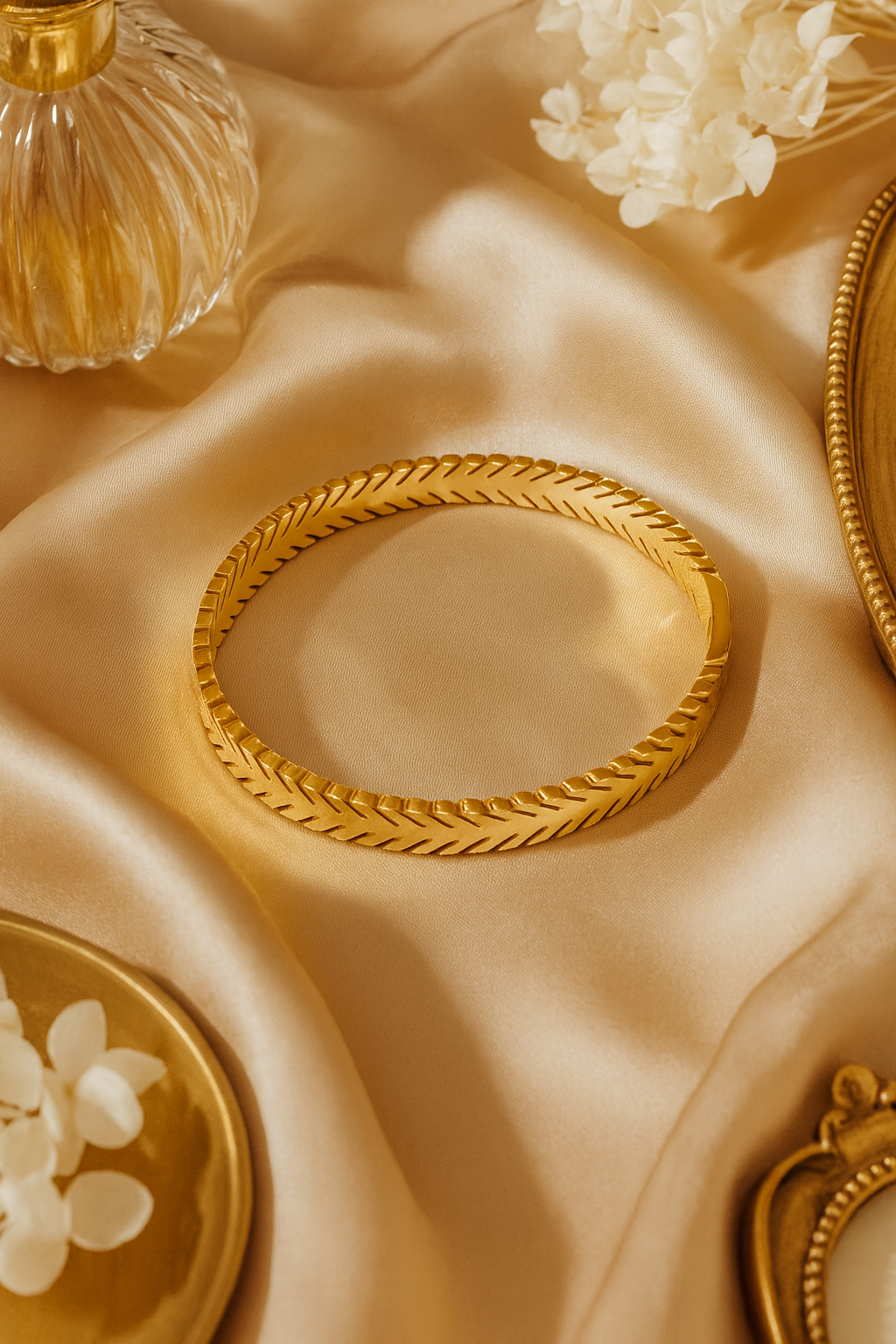 Cutting-Edge Leaf-Inspired Hand Cuff Bracelet,