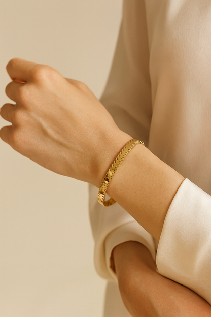 Cutting-Edge Leaf-Inspired Hand Cuff Bracelet,
